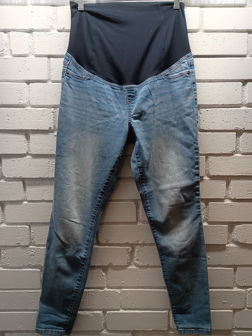Isabel Maternity by Ingrid & Isabel Light Blue Skinny Jeans w Black Panel 6/28R